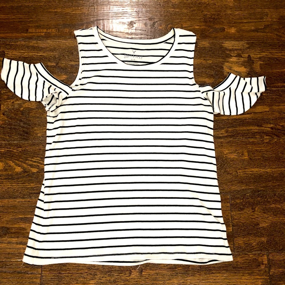 American Eagle cold shoulder shirt